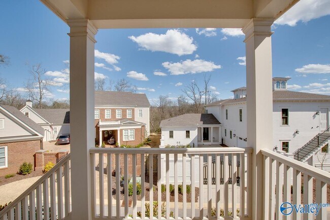 Building Photo - 32 Hillcrest Ave NW