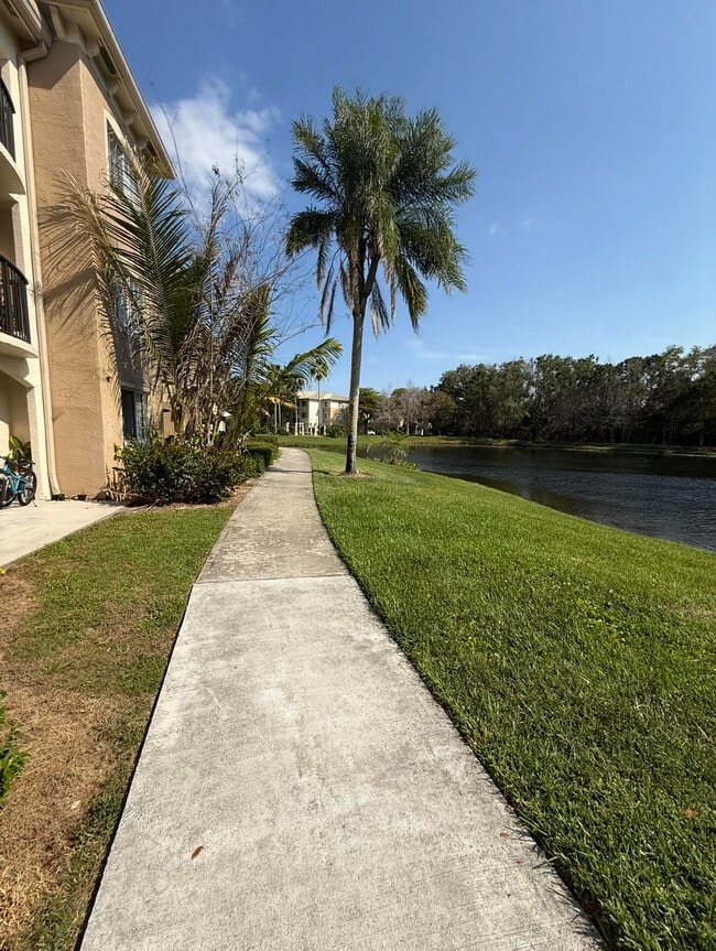 Building Photo - 100 Crestwood Ct N