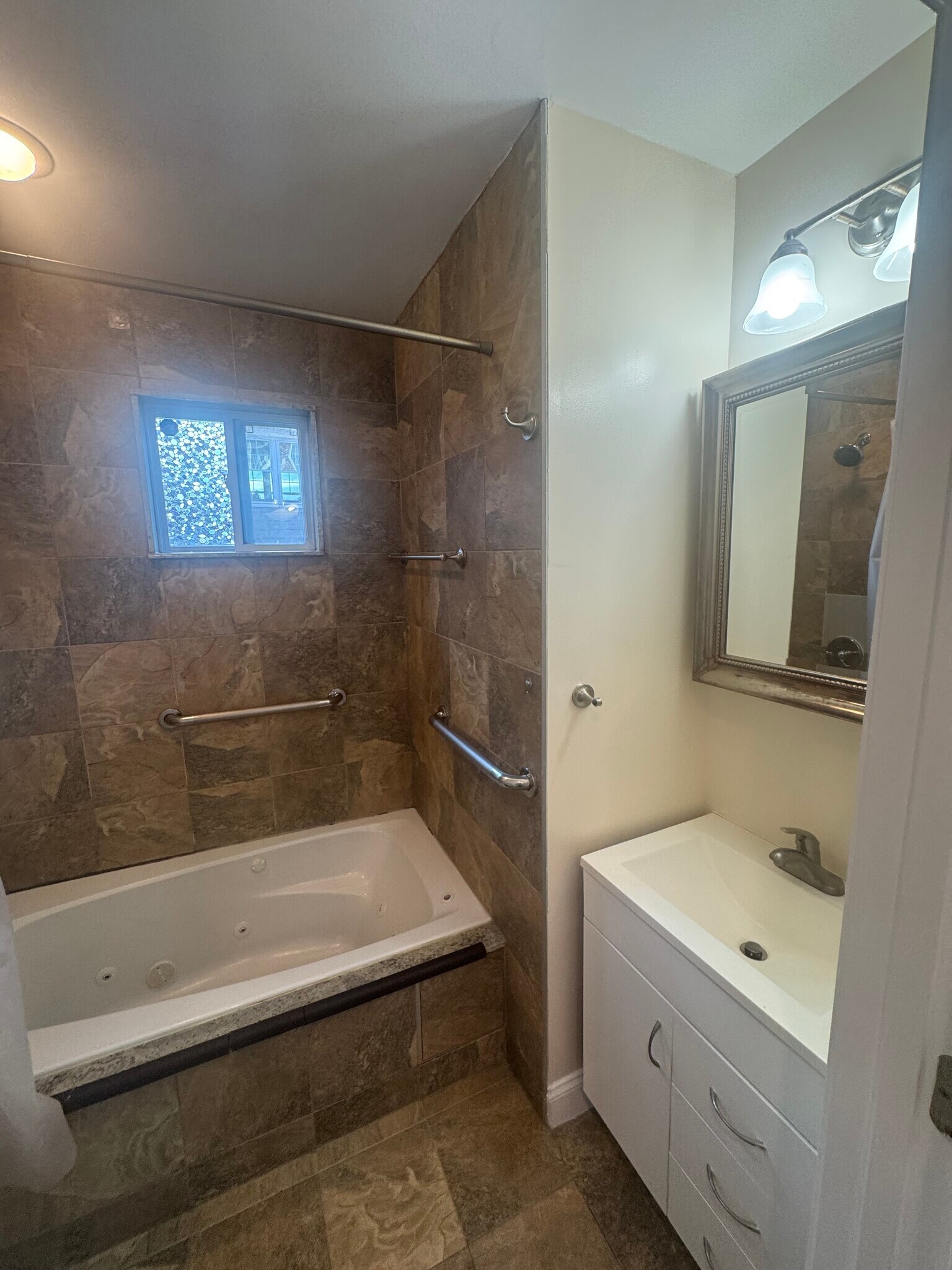 Building Photo - 95 Bynner St