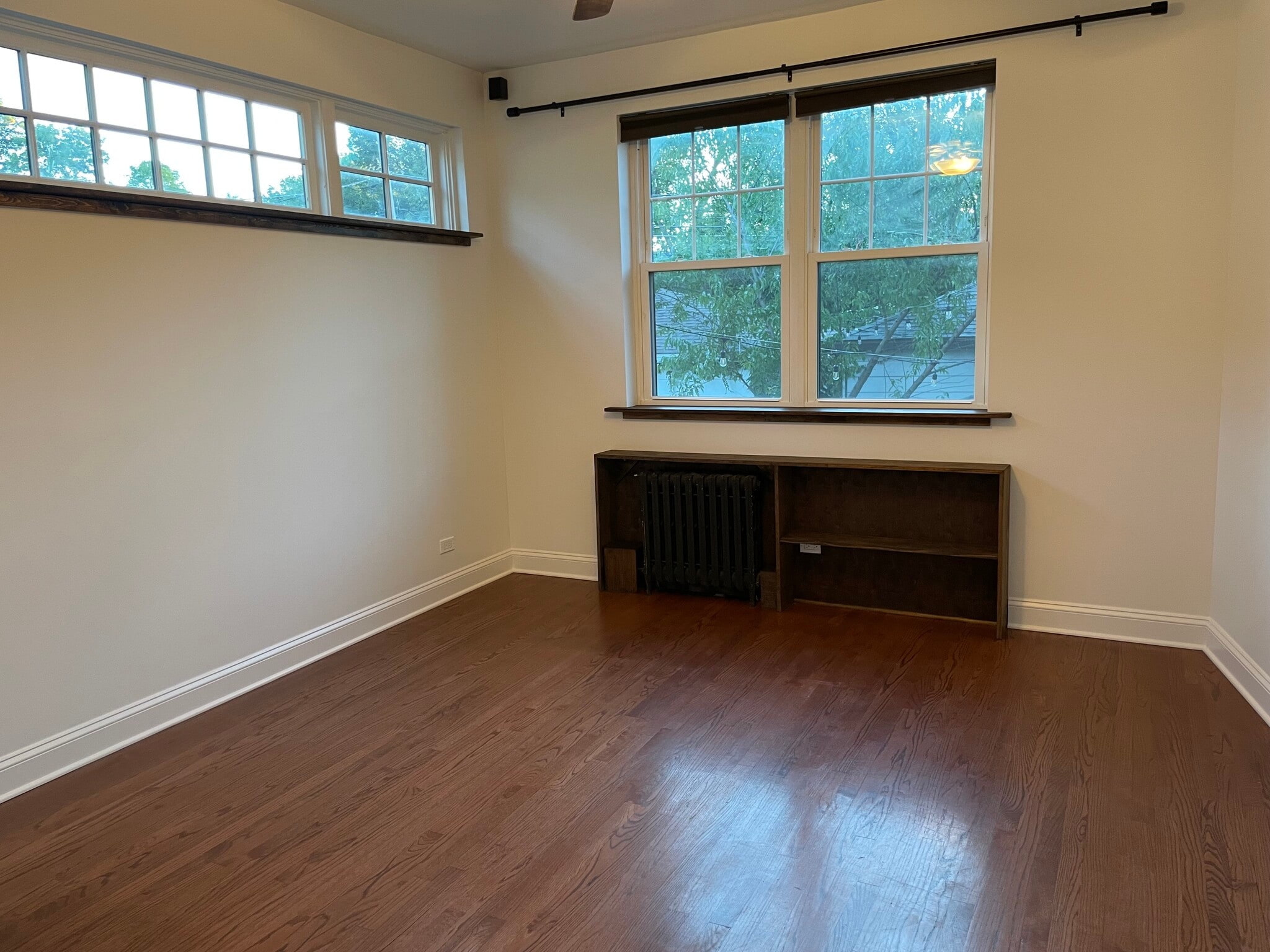 Building Photo - 1580 Dewey Ave