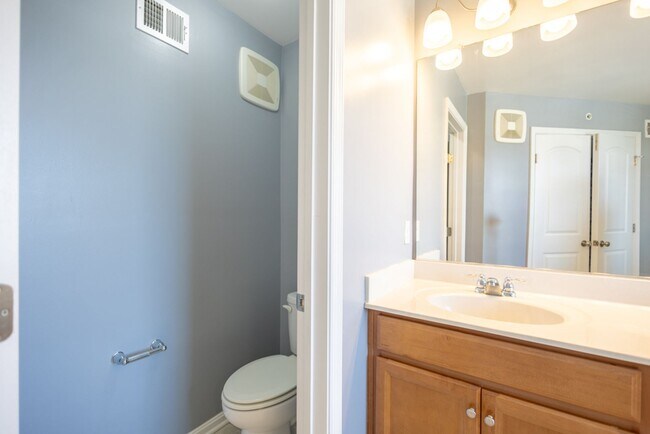 Building Photo - Lovely 3 BR/2.5 BA Townhome in Lanham!