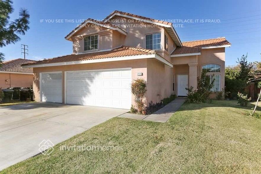 Primary Photo - 2175 E Colunga St