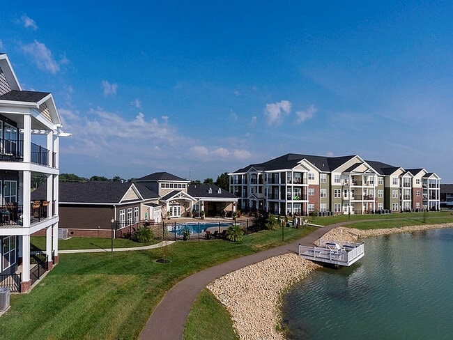 Building Photo - WaterStone at Green River