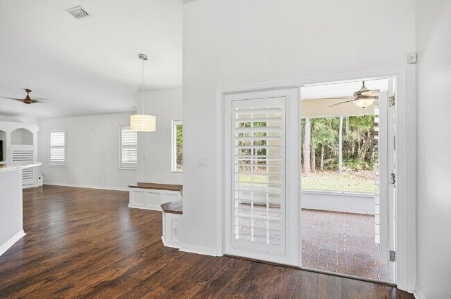 Building Photo - "Charming 3-Bedroom Home with 2 Full Baths and 2032 Sq Ft of Comfort in Palm Coast!"