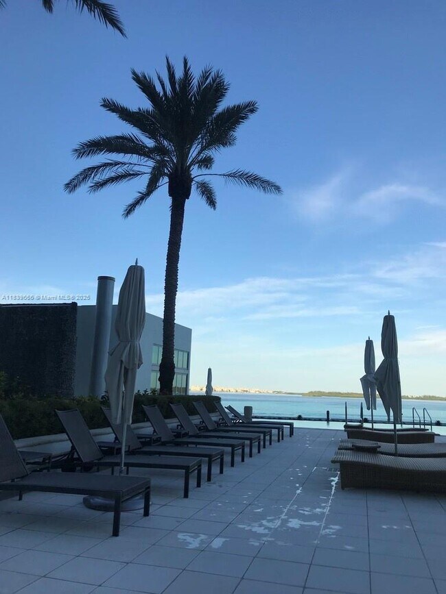 Building Photo - 1331 Brickell Bay Dr