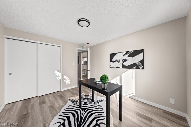 Building Photo - 21045 Southbend Cir