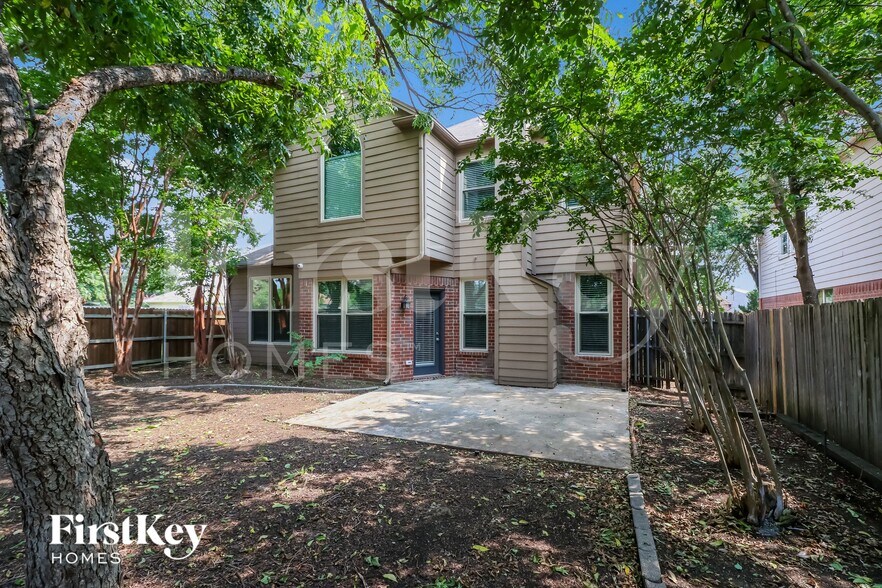 Building Photo - 1500 Park Chase Ave