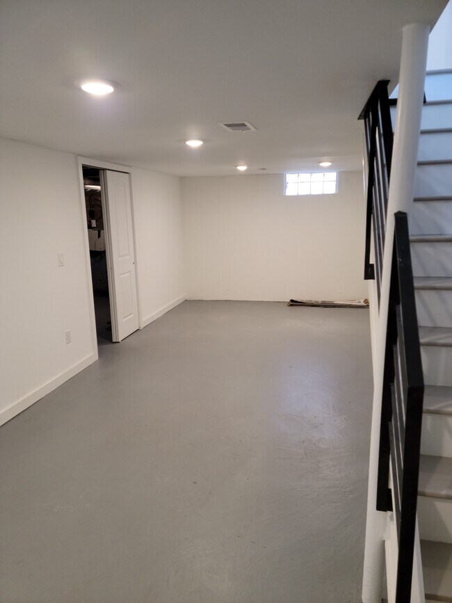 Building Photo - 2953 Edgley St