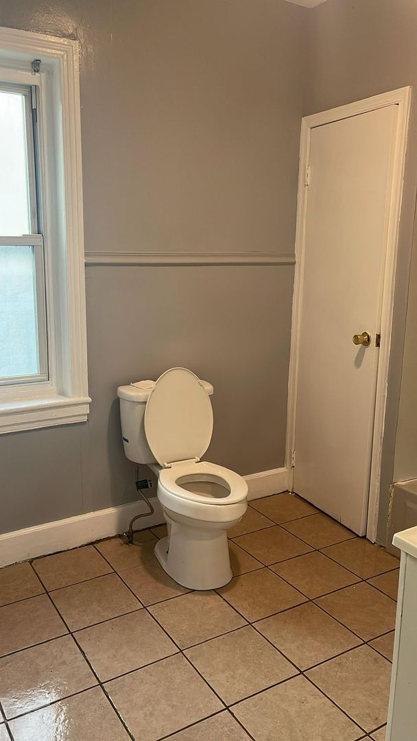 Building Photo - Spacious 1-Bedroom Unit with All-Inclusive Appliances!