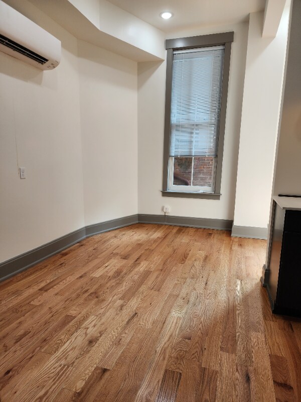 Building Photo - 1725 Elm St