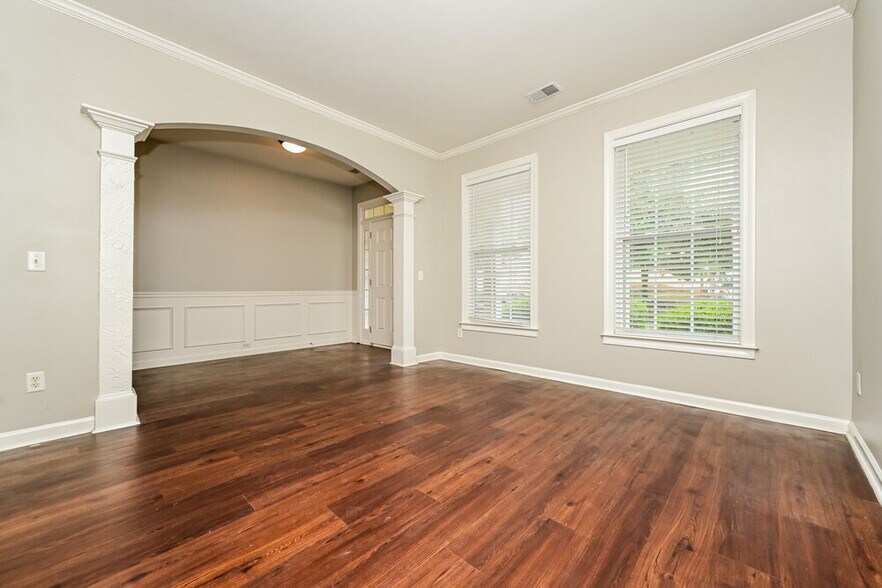 Building Photo - 2420 McIntosh Dr