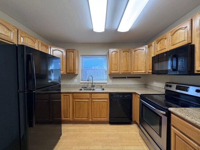 Building Photo - Comfortable 3/2 in Alafaya Woods, Oviedo