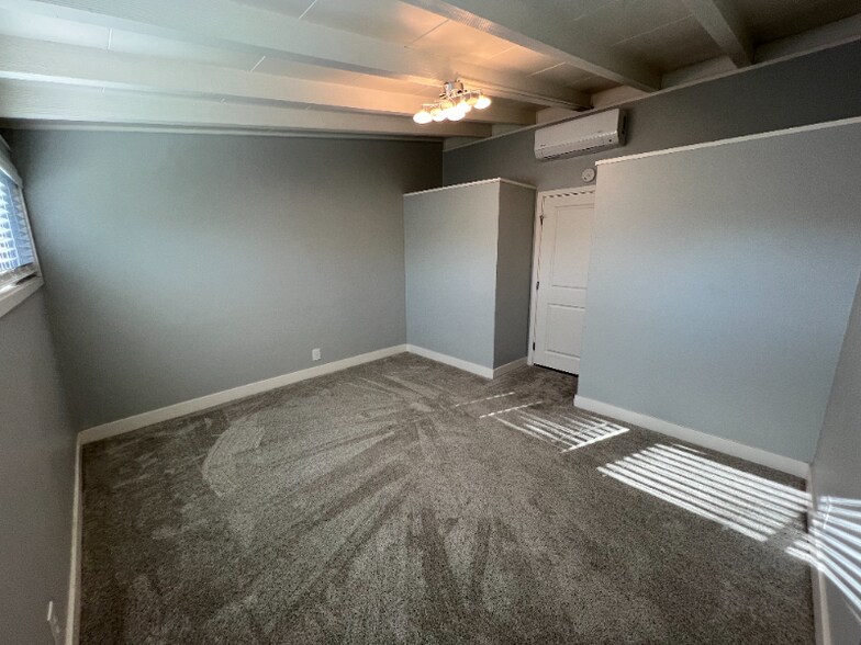 Building Photo - 742 Lakebird Dr