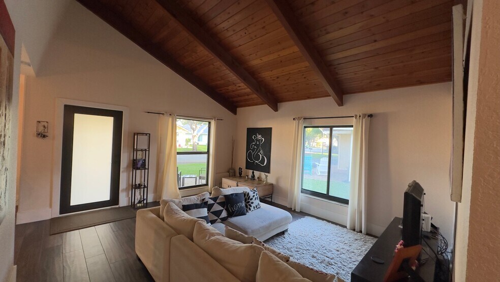 Building Photo - 3620 W Bell Dr