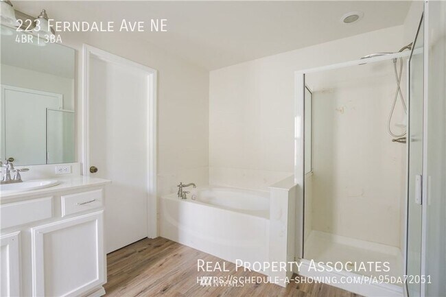 Building Photo - 223 Ferndale Ave NE