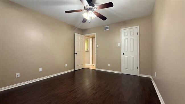 Building Photo - 3500 Tangle Brush Dr