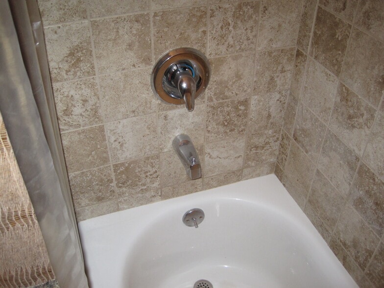 bath with main bedroom - 2937 N Dawson Ave
