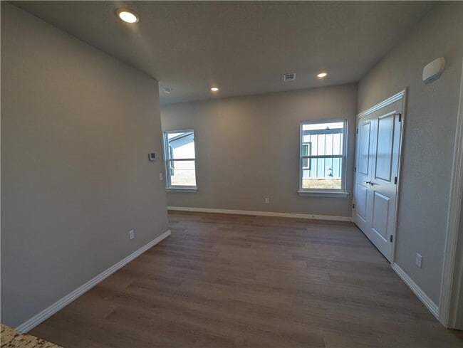 Building Photo - 1606 SW Casuarina Dr
