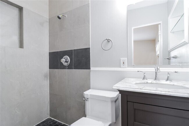 Building Photo - 3404 Paris Pl