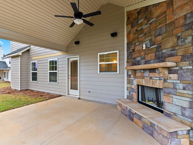 Building Photo - Wyndham Village For Rent!