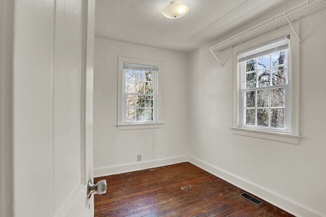 Building Photo - 412 Griffin Ave