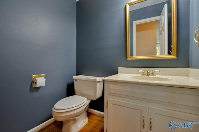 Building Photo - 3018 Live Oak Ln SW