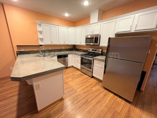 Building Photo - 4325 SE 79th Ave