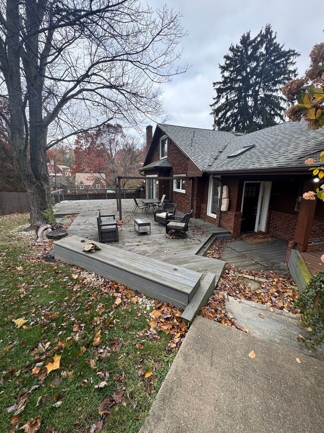 Building Photo - Spacious Private Oasis - 3 Bedroom 2 Bathroom House in Green Tree!