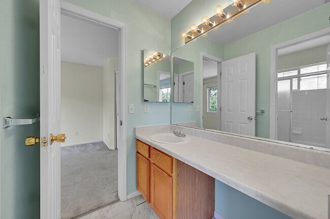 Building Photo - $3,095.00, 3-bed, 3.5-bath with bonus room...
