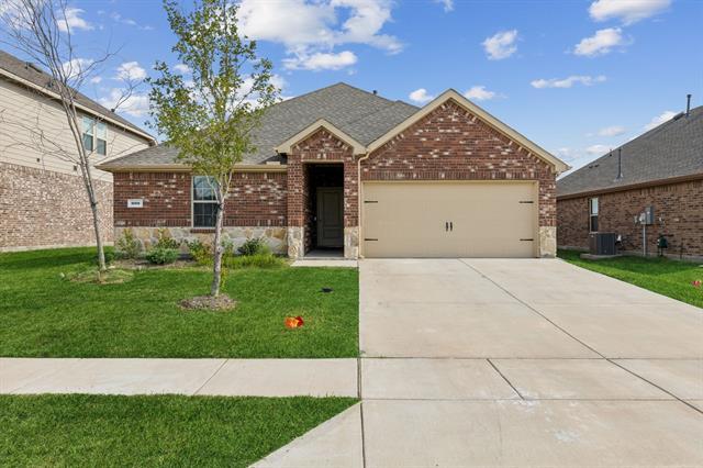 Primary Photo - 909 Emerald Gate Dr