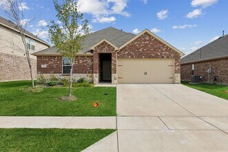 Building Photo - 909 Emerald Gate Dr