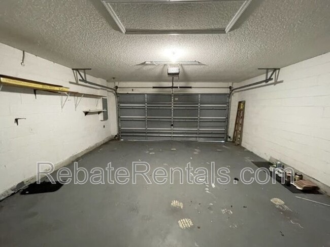 Building Photo - 10538 Lantana Lakes Dr N
