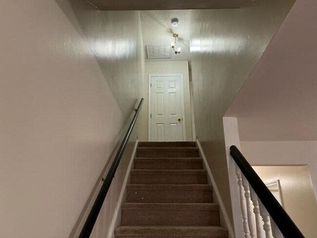 Building Photo - 1551 Woodcroft Dr