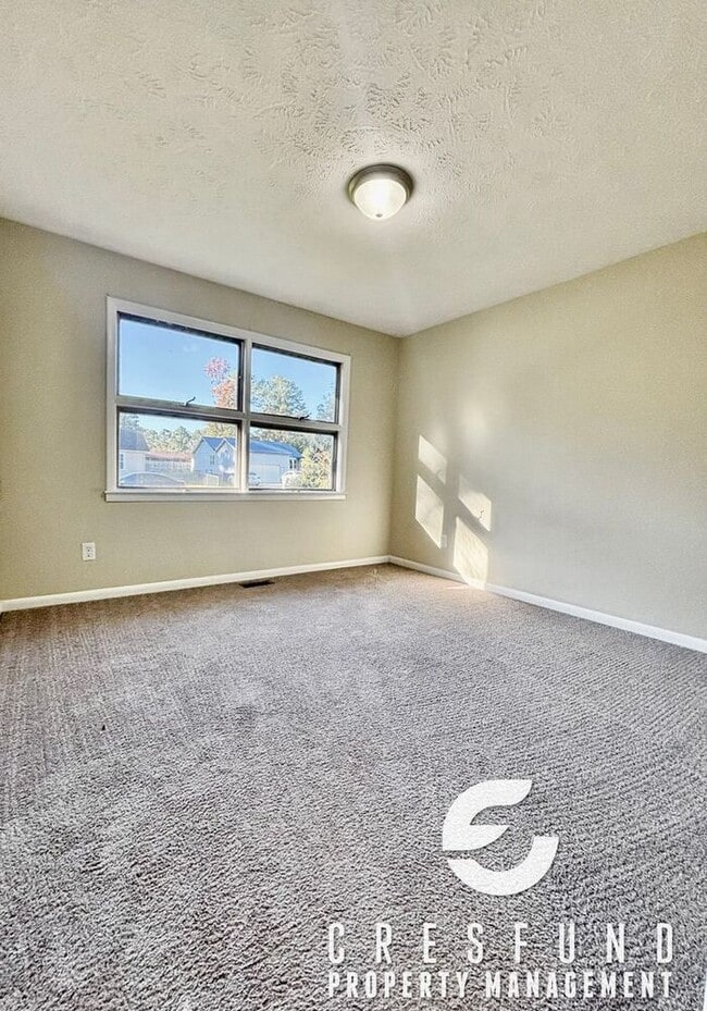 Building Photo - Commuter’s Dream! Gorgeous 3BR/2BA Home by...