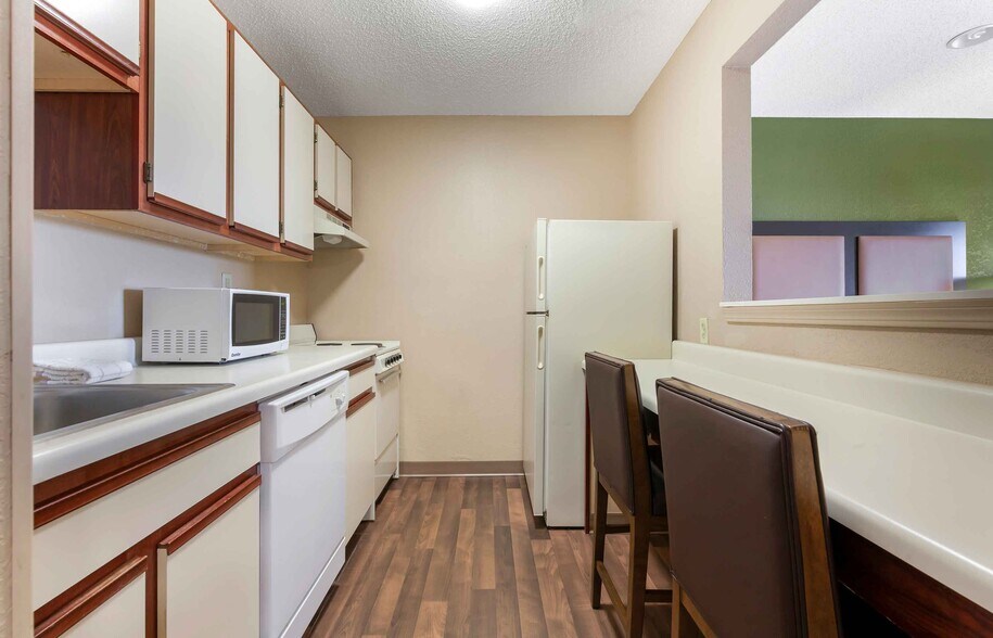 Building Photo - Furnished Studio-Houston Northwest - Hwy. 290 Hollister
