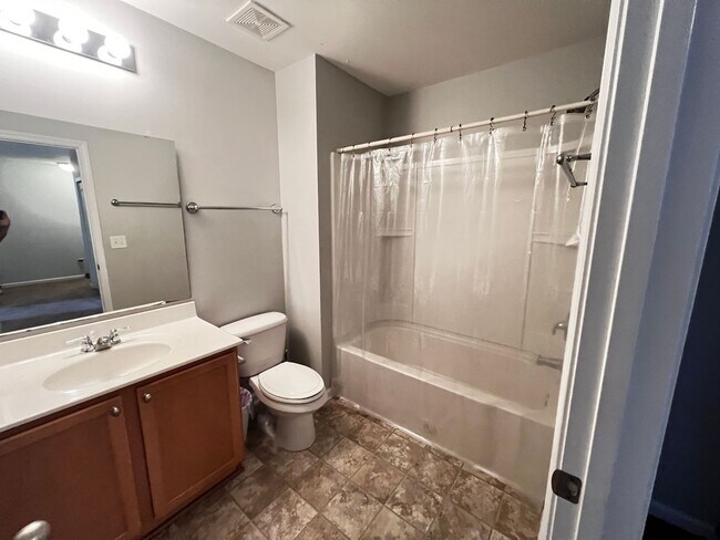 Building Photo - Beautiful 4 Bedroom, 3.5 Bath, Town Home at Tuscany is Available Now!