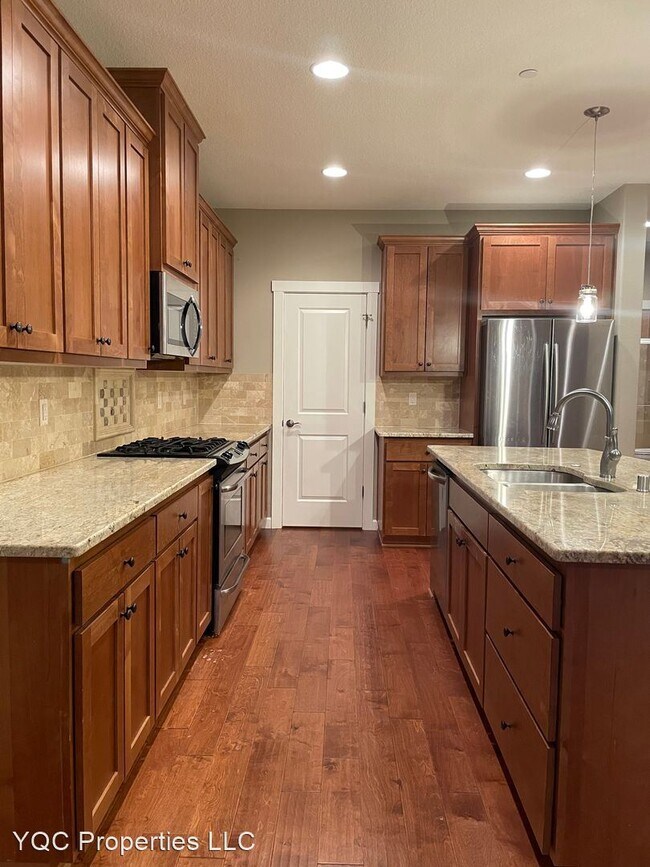 Building Photo - 4 br, 3 bath House - 4221 NW Sage Loop