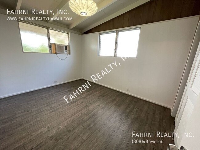 Building Photo - 1472 Kalauipo St