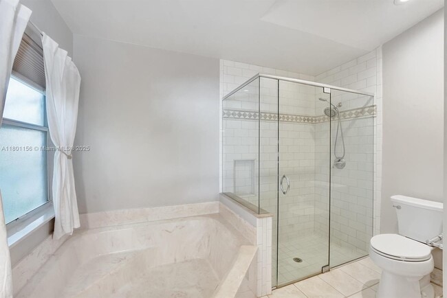 Building Photo - 3833 Cypress Lake Dr