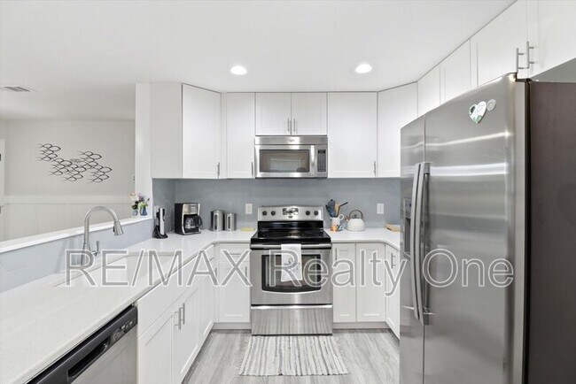 Building Photo - 750 NE 2nd Ave