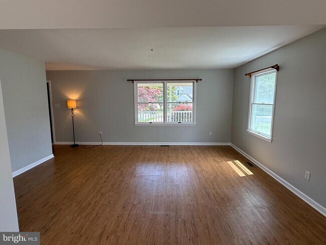 Building Photo - 154 3rd Ave
