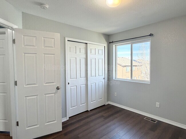 Building Photo - 3910 Reindeer Cir