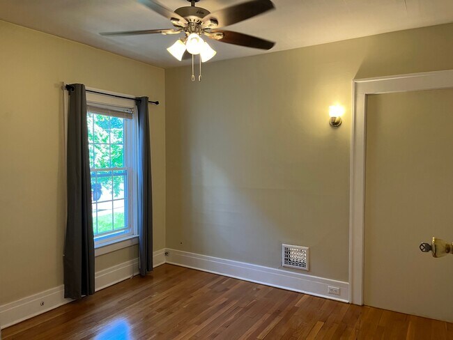 Building Photo - 258 Buckingham Ave