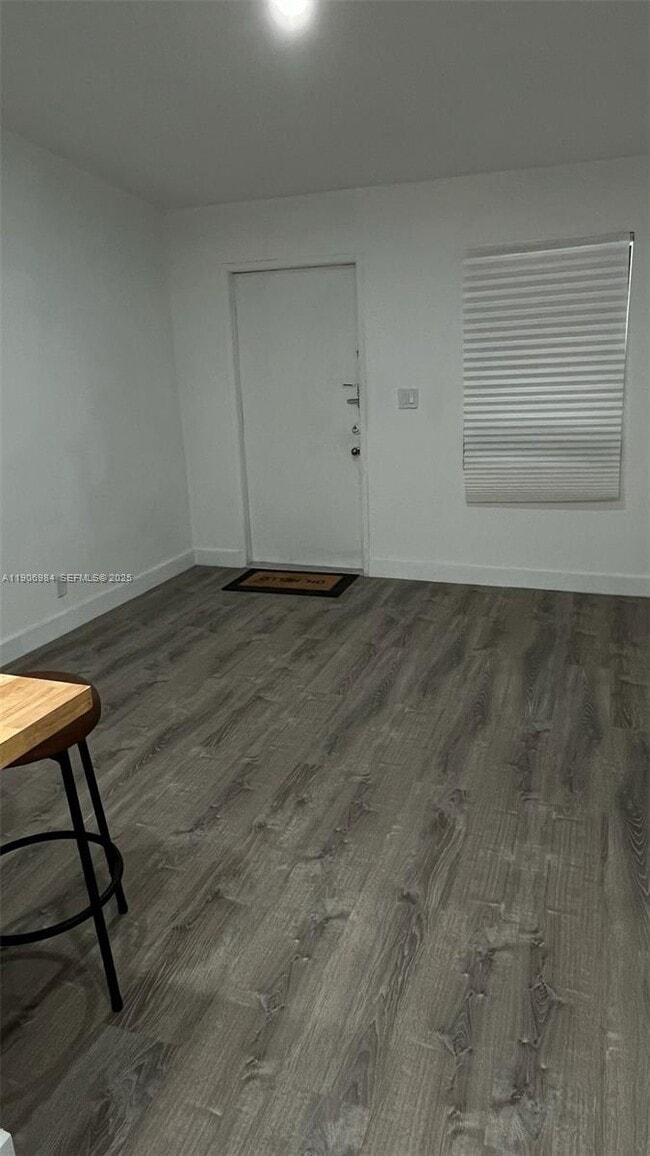 Building Photo - 413 NE 8th St