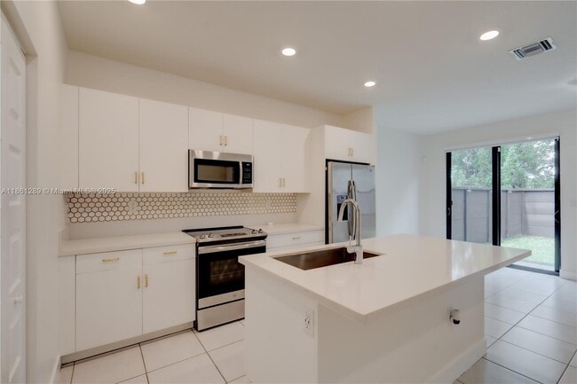 Building Photo - 15826 NW 91st Ct
