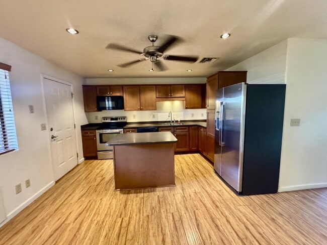 Building Photo - 4 bedroom 2 bath with W/D $1000 off September rent!!