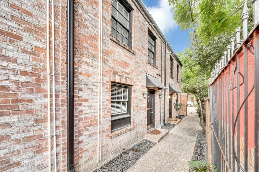 Building Photo - 2610 Whitney St