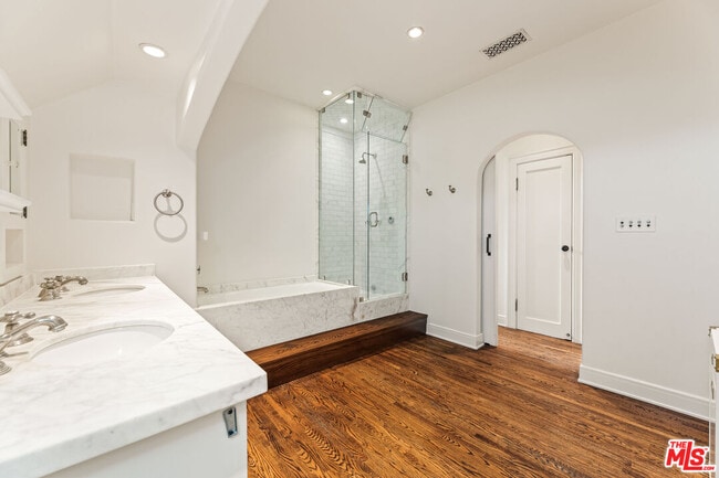 Building Photo - 602 11th St