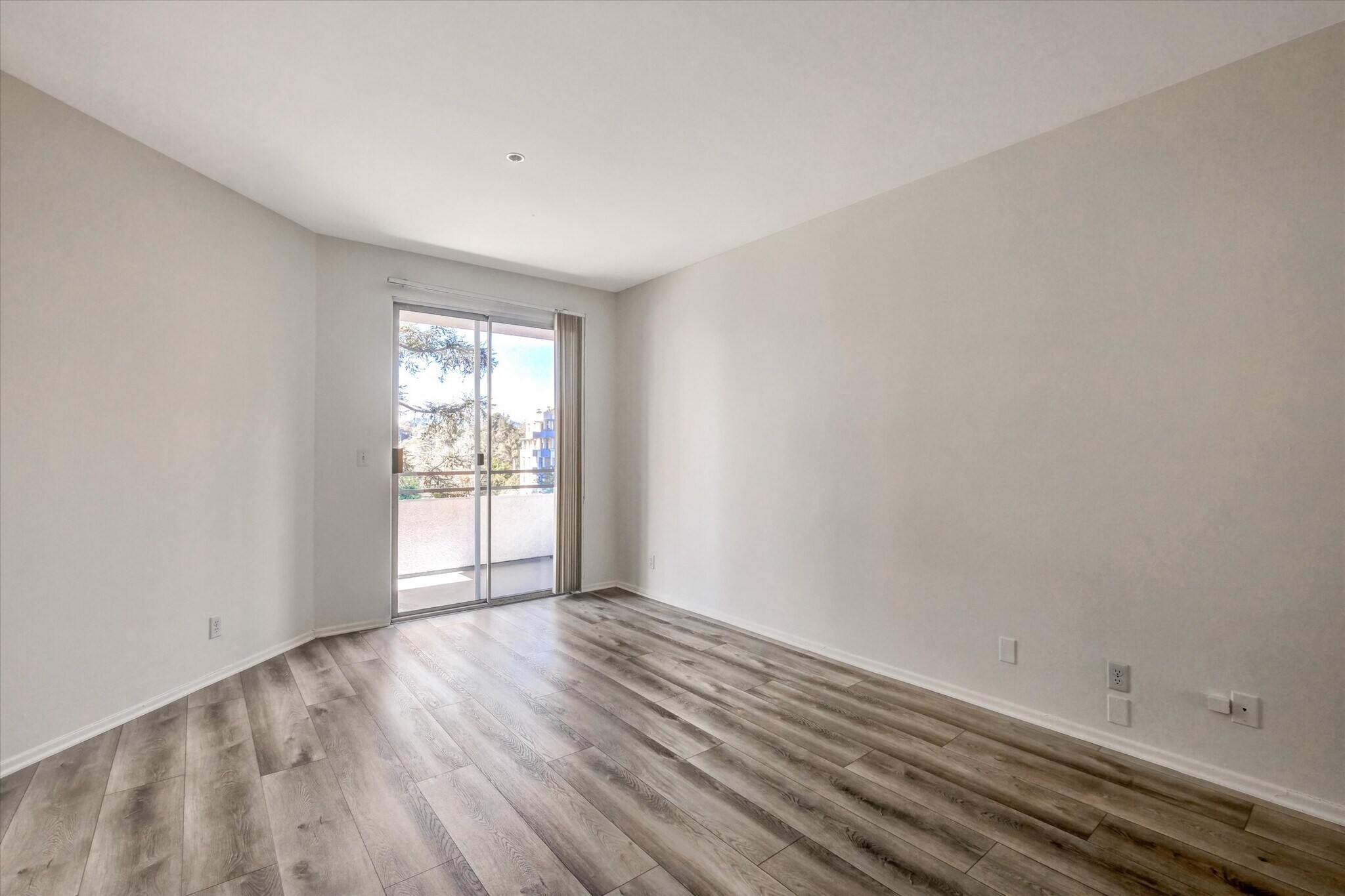 Building Photo - 10601 Wilshire Blvd