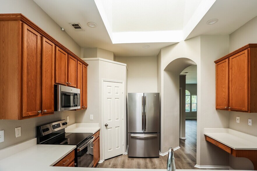 Building Photo - 9113 Nightingale Dr